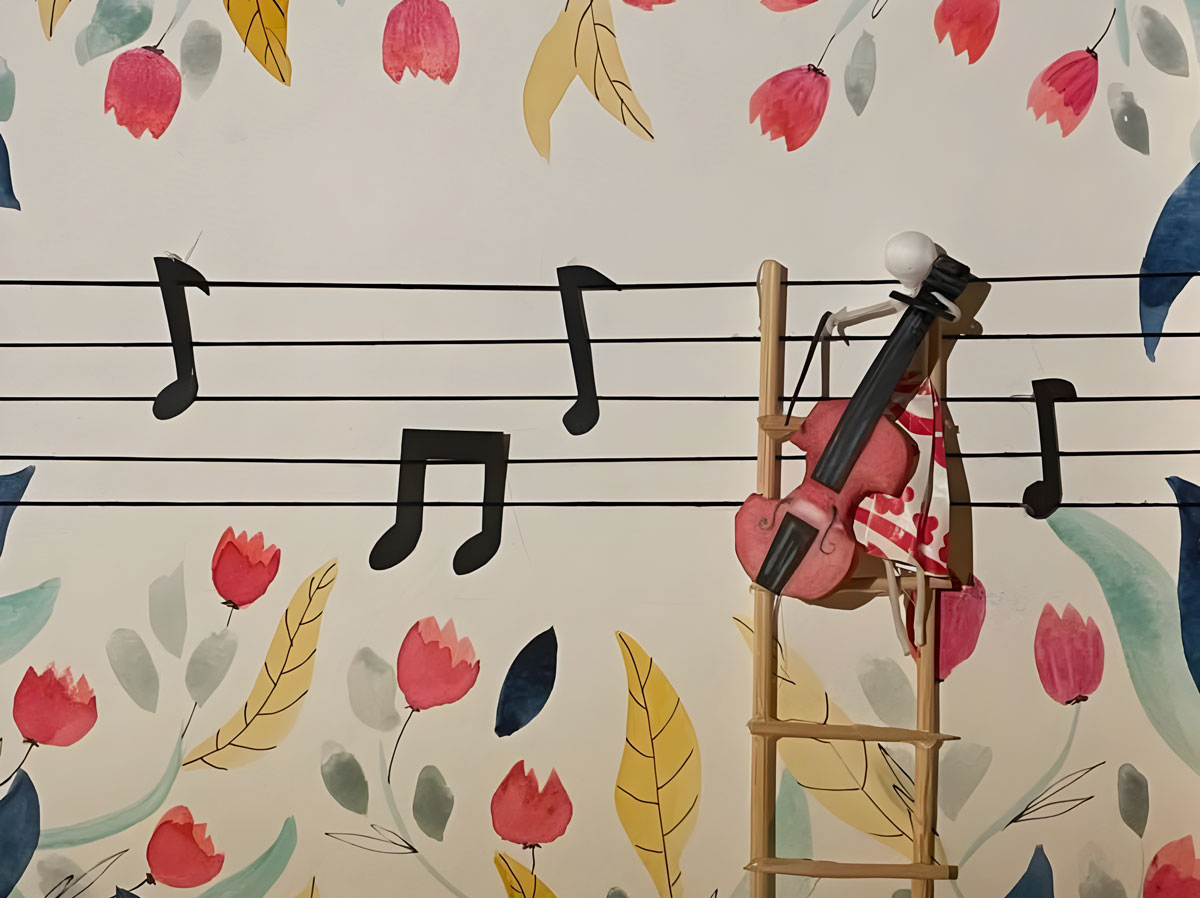 BIRIBIRI BUM. QUEM VEM LÁ?